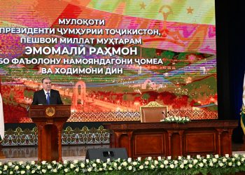 Суханронӣ дар мулоқот бо фаъолон, намояндагони ҷомеа ва ходимони дини кишвар