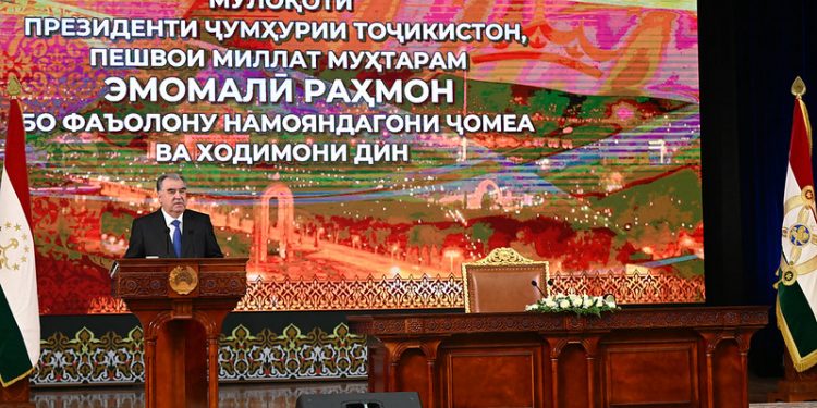 Суханронӣ дар мулоқот бо фаъолон, намояндагони ҷомеа ва ходимони дини кишвар